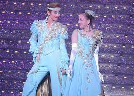 ギャラリー 花組公演 a fairy tale 青い薔薇の精 シャルム 宝塚歌劇公式ホームページ シャルム タカラヅカ 宝塚 歌 劇団