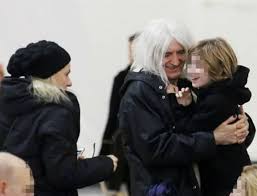 Ο νίκος καρβέλας, η αρρωστοφοβία. Annita Pania Efialths Gia Thn Paroysiastria Ths Pairnoyn To Paidi Giati Newshare Gr