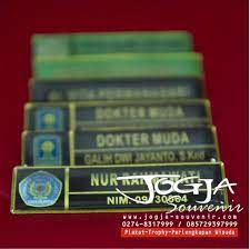 Percetakan idcard, membercard , tali idcard, lanyard murah dan bergaransi di yogyakarta > name tag Name Tag Jogja Souvenir Pusat Souvenir Trophy Plakat Dan Peralatan Wisuda