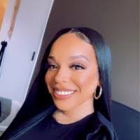 Victoria Lear's Instagram, Twitter & Facebook