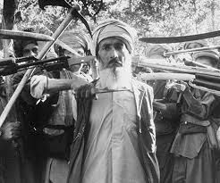 عکاسی لیسه استقلال و ملالی دیدار احتمالی. Execution Of A Traitor During The War In Afghanistan 1980 Rare Historical Photos