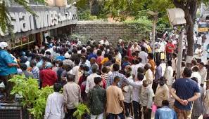 Hyderabad police commissioner anjani kumar on thursday appealed to people to cooperate and comply with the lockdown norms and said the public. 10 Day Lockdown In Telangana From May 12 Huge Rush Seen Outside Liquor Shops India News Zee News