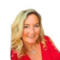 Donna Simmonds's Instagram, Twitter & Facebook