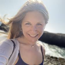 Ramona Warren's Instagram, Twitter & Facebook