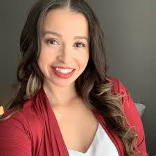 Lisa Pavey's Instagram, Twitter & Facebook