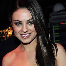 She was born in ukraine, to a jewish family, and moved to the united states in. Mila Kunis War Auf Einem Auge Blind Bunte De