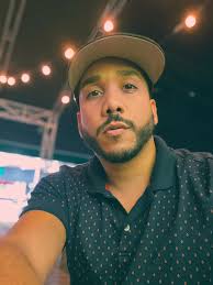 No muerde ni ladra, pero tiene dientes y la casa guarda. ¿Qué es?