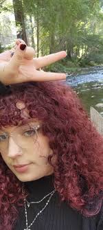 Hi everyone! My name is Patricia (she/her), I'm 22 and looking for a place  to live in the Santa Cruz area! I was just hired to start working at a spa  in