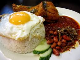 Nasi lemak dengan ayam goreng berempah. Nasi Lemak Ayam Nasi Lemak Ally