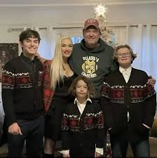 Blake Shelton with Gwen Stefani and family 😍😍 #BOOMchallenge