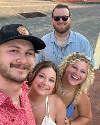 Elise Hunter Wallak (@elisehunterwallak) • Instagram photos and videos