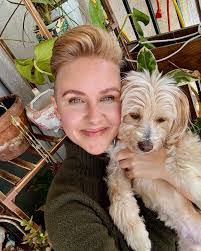 Hannah Weatherbee's Instagram, Twitter & Facebook