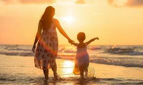 Por eso, todo buen hijo debe buscar buenos regalos para el día de la madre con los que hacer sonreír a la persona que le trajo al mundo. Regalos Originales Para El Dia De La Madre Segun Su Personalidad 2021