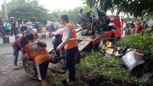 Ini bagi membantu siasatan pihak polis juga. Kereta Api Tabrak Mobil Polisi Publik Ka Brutal Sekali Serang Petugas