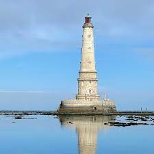 Cordouan lighthouse is an active lighthouse located 7 kilometres at sea, near the mouth of the gironde estuary in france. Estuaire De La Gironde Le Phare De Cordouan Sacre A L Unesco