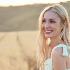 Elle McLemore (@officialellemclemore) • Facebook