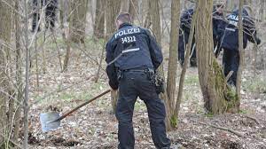 Wenig andere fälle wurden medial auf allen kanälen durchs land getrieben wie dieser, dass war praktisch schon ein amber alert und was hat. Vermisstenfall Rebecca R Aus Berlin Amber Alert Demnachst In Deutschland So Funktioniert Das Warnsystem News De