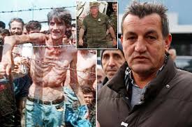 Mladić je ušao u sudnicu naizgled odlično raspoložen i pozirao je fotoreporterima gestikulirajući i kao i u prvostepenoj presudi, mladić je oglašen nevinim po optužbi za genocid u prijedoru, sanskom. Srebrenica Massacre News Views Gossip Pictures Video The Mirror