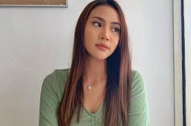 D akhlakmu mulia a dan mempesona g d jiwamu yang anggun a dan bersahaja. Biodata Siti Khadijah Halim Pelakon Bidadari Salju Oh Hiburan
