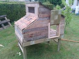 fabriquer un poulailler avec des palettes de recuperation alsagarden le blog des jardiniers curieux fabriquer un poulailler poulailler palette poulailler