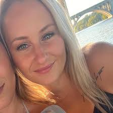 Brianna Carroll's Instagram, Twitter & Facebook