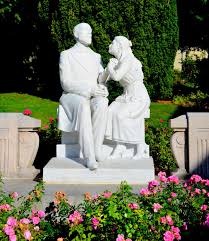 Statue Of St Therese And Her Father In Les Buissonnets Santa Terezinha Do Menino Jesus Santa Teresinha Do Menino Jesus Teresinha Do Menino Jesus
