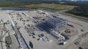 Newsreaders can't stop laughing at the shape of jeff bezos' rocket #jeffbezos #newsreaders #laughing #rocket #shape Jeff Bezos Shows Off Progress On Blue Origin S Florida Rocket Factory Geekwire