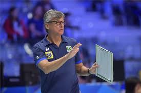 Renan dal zotto (19 temmuz 1960 doğumlu) bir brezilya eski voleybol üç baskısında yarışan oyuncu yaz olimpiyatları ve şu anda baş antrenörü brezilya erkek voleybol milli takımı. Renan Dal Zotto Apresenta Melhora Clinica Evolutiva Mas Permanece Intubado No Rio De Janeiro Jogada Diario Do Nordeste