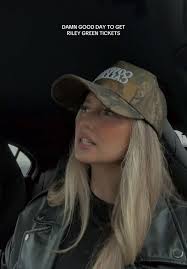 Riley Green Premium Ticket