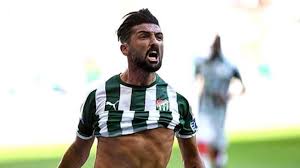 İki şüpheli, milli futbolcu umut meraş'ın annesi a. Umut Meras Kimdir Kac Yasindadir Hangi Mevkide Oynuyor
