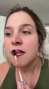 Anyone know what I’m doing wrong 😅#lipstain