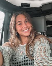 i never take photos of doing stuff with my friends or literally anything  other than work stuff, so here is ANOTHER selfie, sorry 🫶🏼🎀