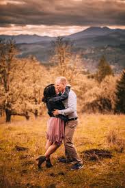 February 2020 Corvallis Oregon Engagement Session Amy Booker Photography In 2020 Engagement Session Wedding Venues Oregon Oregon Wedding