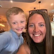 Alex Earley's Instagram, Twitter & Facebook