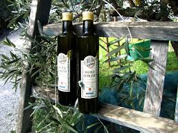 L Oulibo L Oulibo C Est Aussi L Oulibio Apres 3 Annees De Reconversion Voici L Huile D Olive Bio En Vente Au Magasin Connaissez Vous La Methode De Traitement Contre La Mouche De L Olivier En