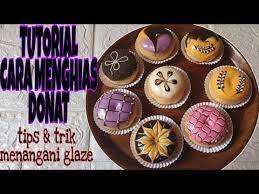 Tutorial Cara Menghias Donat Tips Dan Trik Menangani Glaze Youtube Kue Zebra Kue Donat Isi