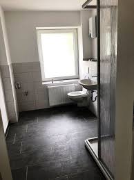 In einem voll saniertem mehrfamilienhaus ist ab 1.8.2021 mit 72 qm wieder zu vermieten, da dem jetzigen mieter das treppe steigen zu schwer geworden. Wohnungen Mieten In Wilkau Hasslau