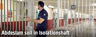 Ein bisheriges angebot der nationalen gefängnisverwaltung ging. Abdeslam In Isolationshaft News Orf At
