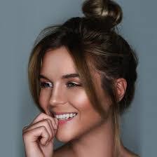 Pam Riddle's Instagram, Twitter & Facebook