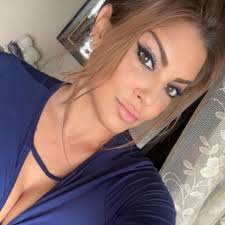 Where are all my pretty girls drop a picture 😍