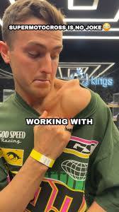 Uhhh JUMP SCARE from @cameronmcadoo with @joshimoda just smilin'  along😁🤣🥴 #culturekings #lasvegas #smx #promotocross #supercrosslive  #smxworldchampionship