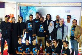 The young man often gets challenged by defending champions but he eventually gets selected to. Penaberkala Filem Surf This Love Gelora Juara Mungkin Ada Sekuel