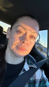 What's in the honey bee besides lavender and honey? Is it a blondie?