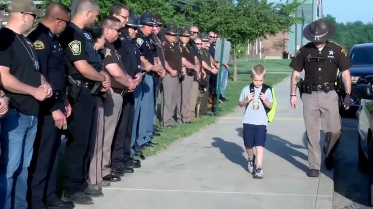 70 police officers escort 5-year-old boy to school after dad's death - 6abc  Philadelphia