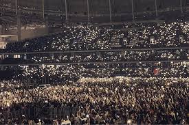 Концерт коржа на украине планировался на июль 2020 года, однако его пришлось. Fan Dvizh Korzha Vsegda Napominal Okolofutbol Fajery Vyezdy Rozy Zabitye Stadiony V Tom Chisle Vtb Arena Multibrendovyj Blogi Sports Ru