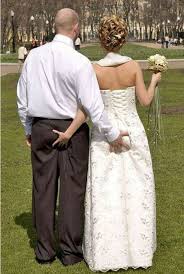 20 Funniest Awkward Or Most Embarrassing Wedding Fails Swish Today Wedding Picture Poses Wedding Humor Funny Wedding Photos