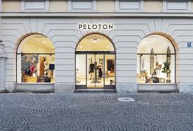 A large square located in the north of munich's altstadt, odeonsplatz is the site of several of the city's most emblematic monuments, and has played host to a number of important events. Peloton Store Munchen Eroffnet Am Odeonsplatz Blog Ubers Laufen In Berlin Vom Laufanfanger Bis Halb Marathon Sports Insider