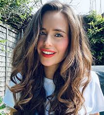 Ellie Thompson's Instagram, Twitter & Facebook