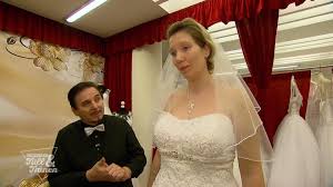 Uwe herrmann sucht neue bräute, die sich in seinem geschäft vor laufender kamera ein hochzeitskleid aussuchen. Das Kleid Ist Gefunden Was Jetzt Welche Grosse Braucht Tina Nach Der Geburt Rtl De