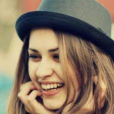 صور بنت تضحك اجمل صورة لفتاة ضاحكة معنى الحب